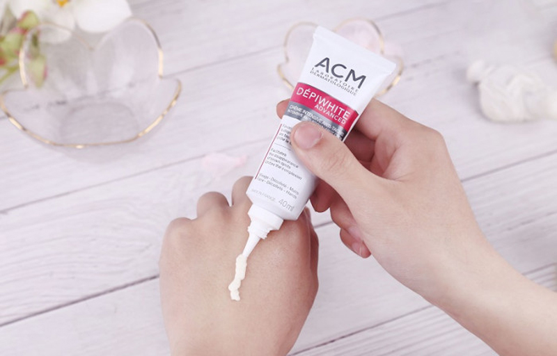خرید کرم روشن کننده و ضد لک ACM دپی وایت